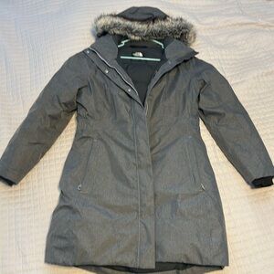 Excellent condition - like new The North Face winter parka. Detachable hood.